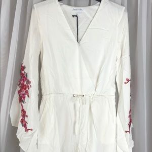 NWT Floral Long Bell Sleeve Romper Sz S